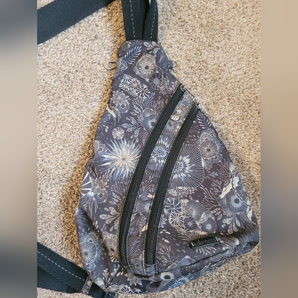 Sakroots Gray, Cream, Blue Ocean, Sea Turtle Patterned Sling Bag, Zipper Pockets - Picture 8 of 13